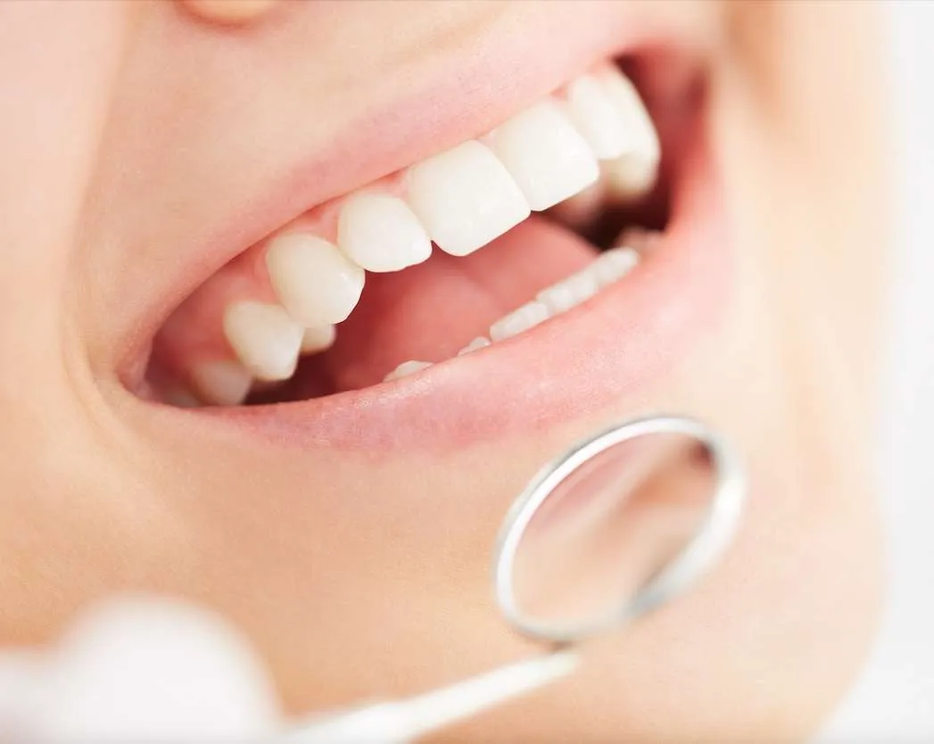 Parodontosebehandlung - Parodontologie Bad Homburg bei DENTICATION - Parodontitis schonend und effektiv behandeln